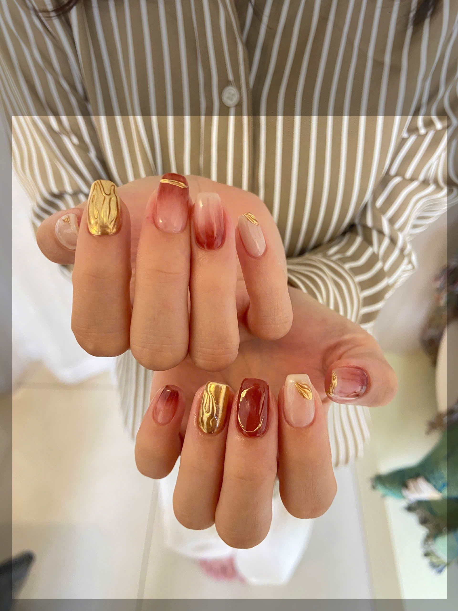 chrome nails design